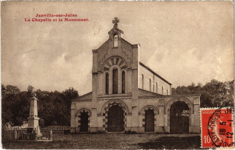 Carte postale ancienne Janville-sur-Juine Chapelle et Monument à Janville-sur-Juine
