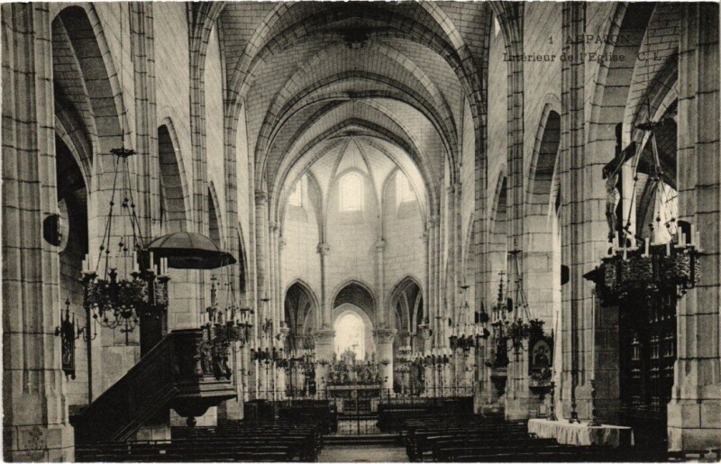 Carte postale ancienne Arpajon Interieur de l'Eglise à Arpajon