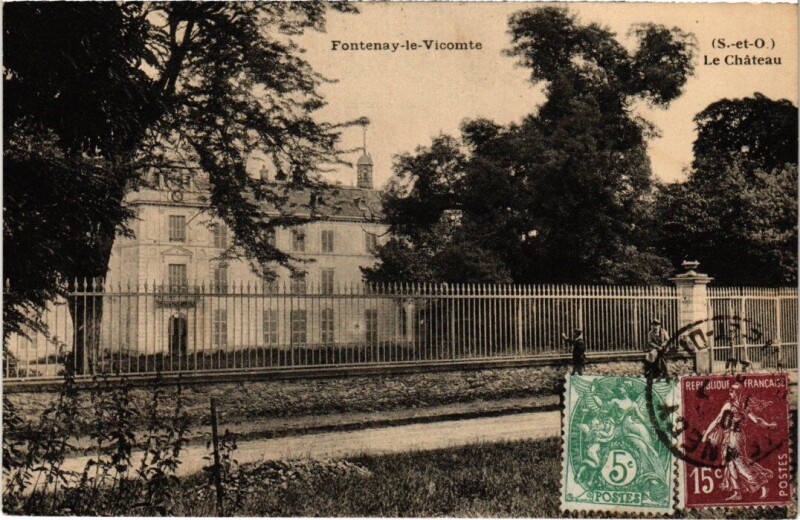 Carte postale ancienne Fontenay-le-Vicomte Le Chateau à Fontenay-le-Vicomte