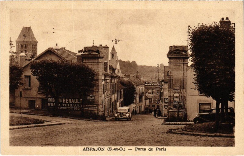 Carte postale ancienne Arpajon Porte de Paris à Arpajon