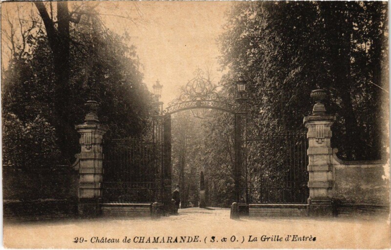 Carte postale ancienne Chamarande Chateau - Grille d'Entree à Chamarande