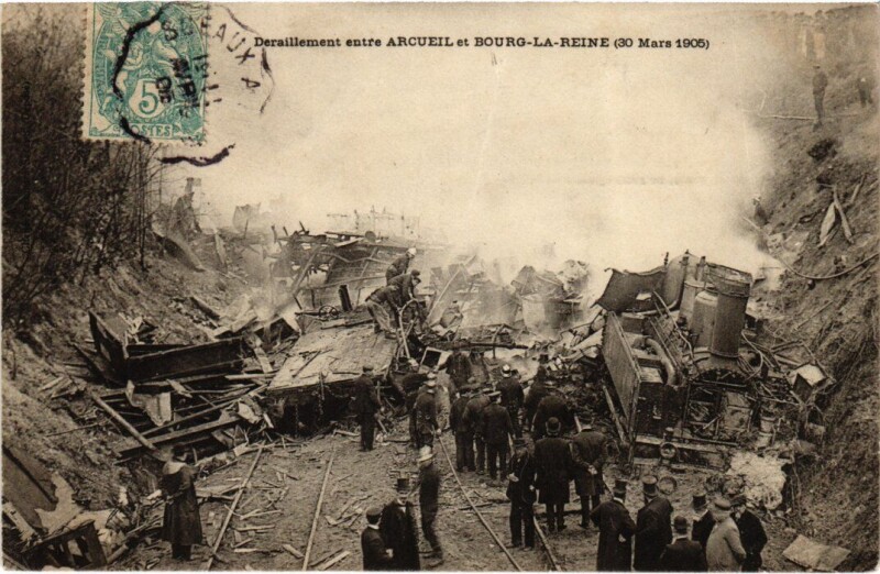 Carte postale ancienne Arcueil Deraillement entre France à Arcueil