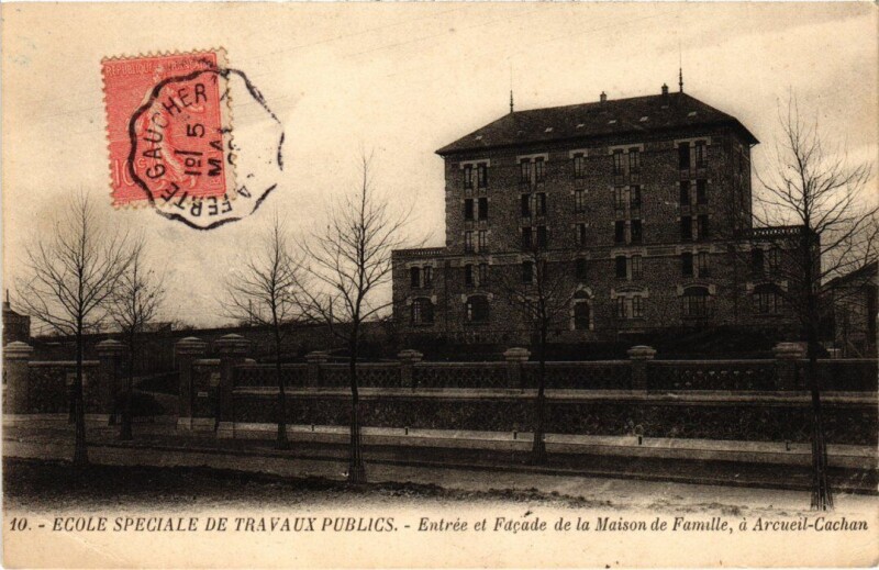 Carte postale ancienne Arcueil-Cachan Entree et Facade de la Maison de Famille France à Arcueil