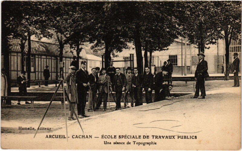 Carte postale ancienne Arcueil-Cachan Une seance de Topographie France à Arcueil
