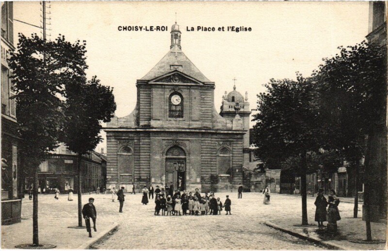 Carte postale ancienne Choisy-Le-Roi La Place et l'Eglise France à Choisy-le-Roi