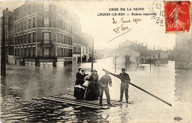 Carte postale ancienne Choisy-Le-Roi Radeau improvise France à Choisy-le-Roi