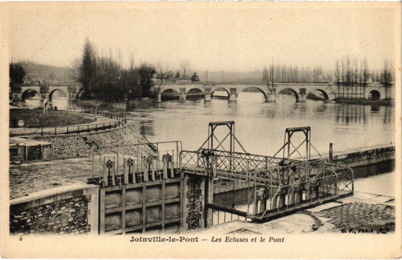 Carte postale ancienne Joinville-le-Pont Les Ecluses et le Pont France à Joinville-le-Pont
