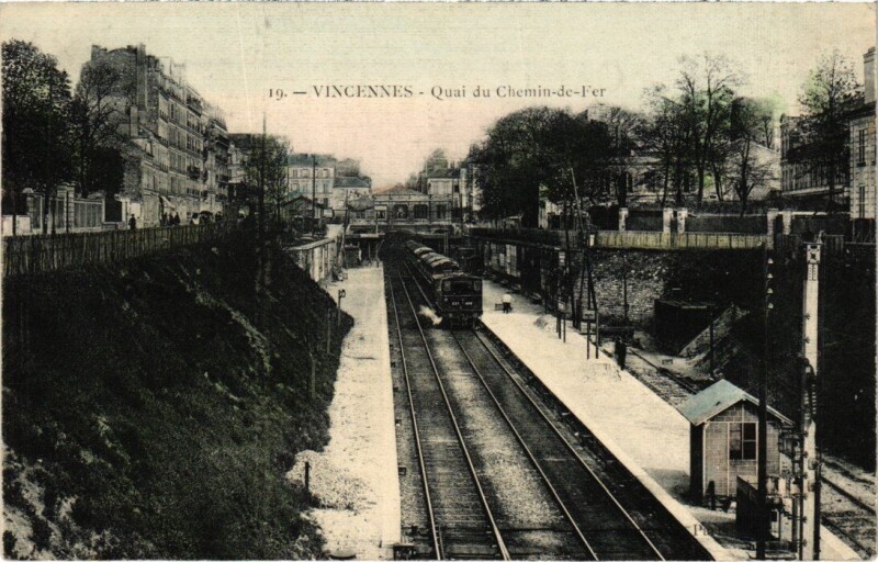 Carte postale ancienne Vincennes Avenue Aubert, La Gare France à Vincennes