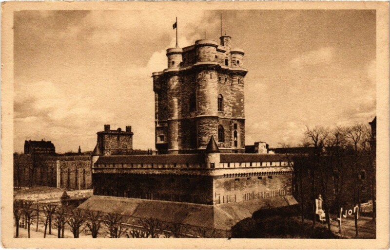 Carte postale ancienne Vincennes Le Donjon du Chateau France à Vincennes