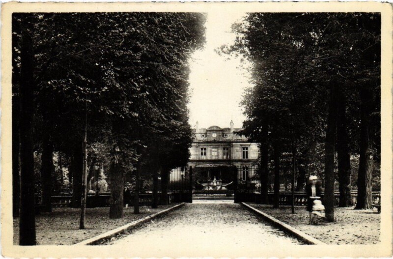 Carte postale ancienne Choisy-Le-Roi Entree de la Mairie et du Parc France à Choisy-le-Roi