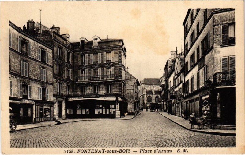 Carte postale ancienne Fontenay-Sous-Bois Place d'Armes France à Fontenay-sous-Bois