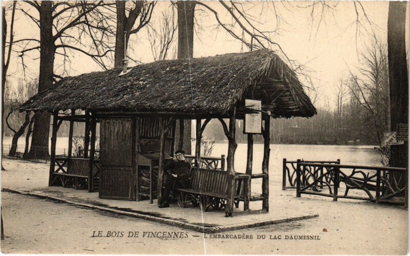 Carte postale ancienne Vincennes Avenue de la Republique France à Vincennes