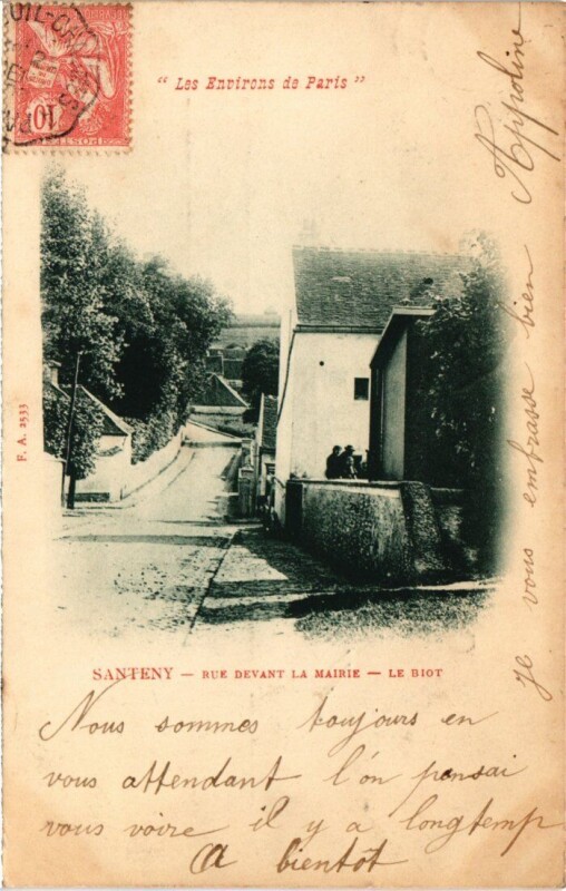 Carte postale ancienne Santeny Rue devant la Mairie, Le Biot France à Santeny