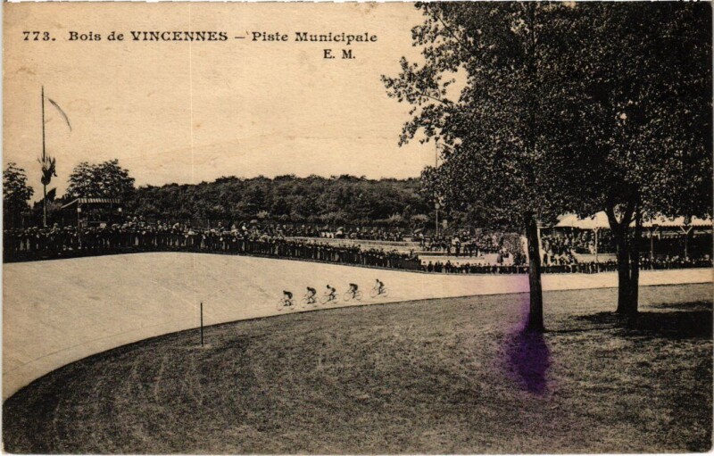 Carte postale ancienne Bois de Vincennes - Piste Municipale à Paris 12e