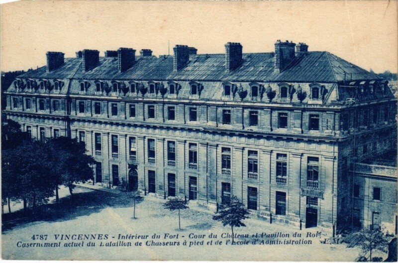 Carte postale ancienne Vincennes Interieur du Fort France à Vincennes