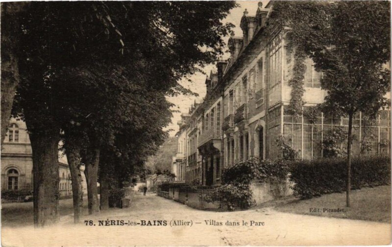Carte postale ancienne Neris-les-Bains - Villas dans le Parc à Néris-les-Bains