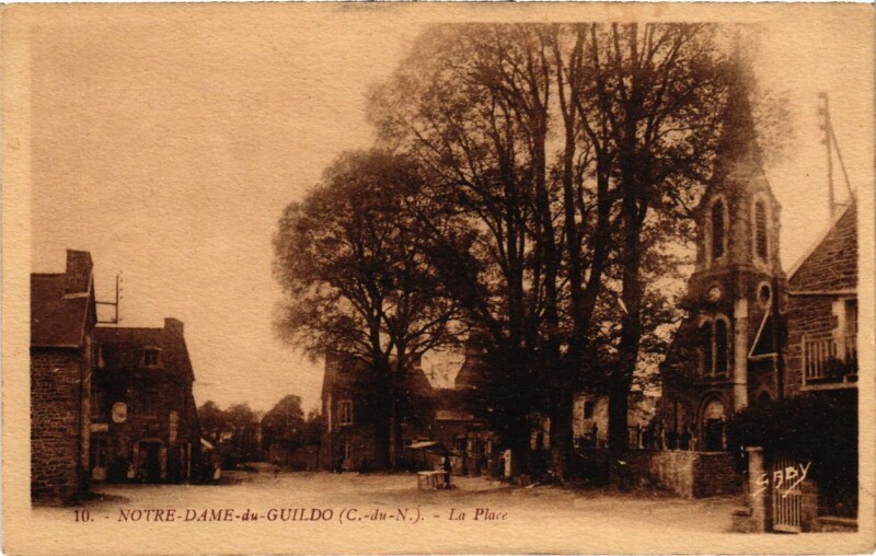Carte postale ancienne Notre Dame du Guildo - Le Place