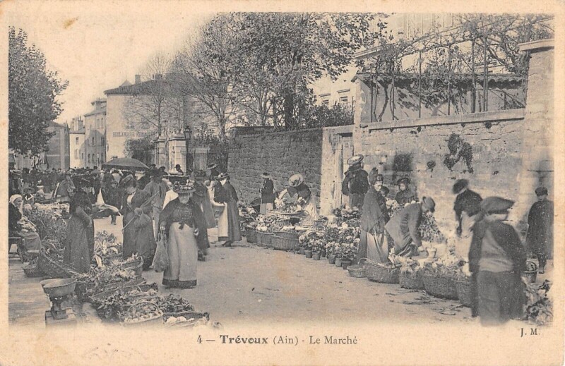 Carte postale ancienne Trevoux Le Marche