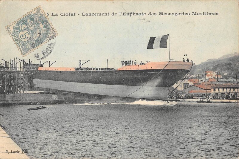 Carte postale ancienne La Ciotat - Lancement De L'Euphrate Des Messageries Maritimes à La Ciotat