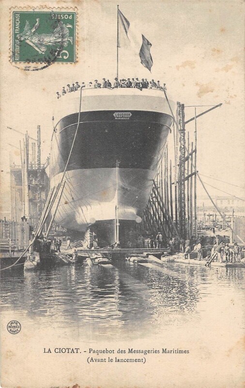 Carte postale ancienne La Ciotat / Paquebot Des Messageries Maritimes / Avant Le Lancement à La Ciotat