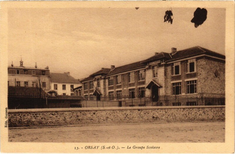Carte postale ancienne Orsay Le Groupe Scolaire France à Orsay
