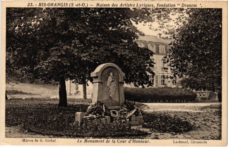 Carte postale ancienne Ris-Orangis Le Monument de la Cour d'Honneur France à Ris-Orangis