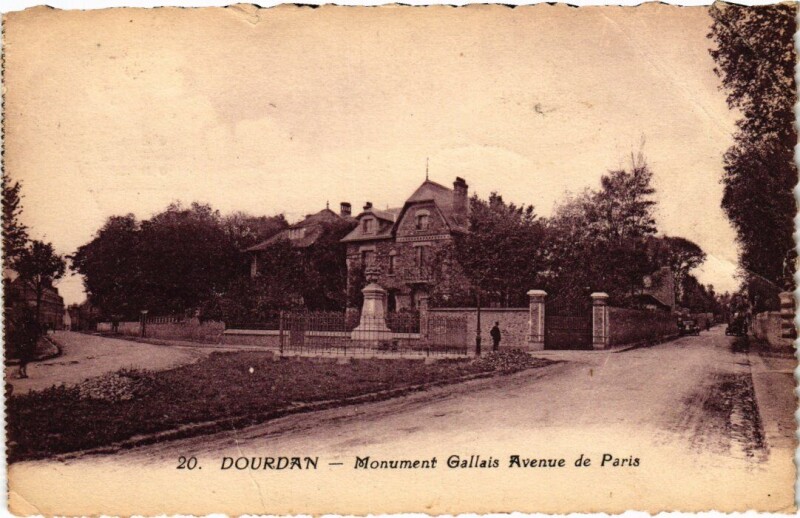 Carte postale ancienne Dourdan Monument Gallais Avenue de Paris France à Dourdan