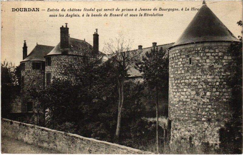 Carte postale ancienne Dourdan Entree du Chateau feodal France à Dourdan