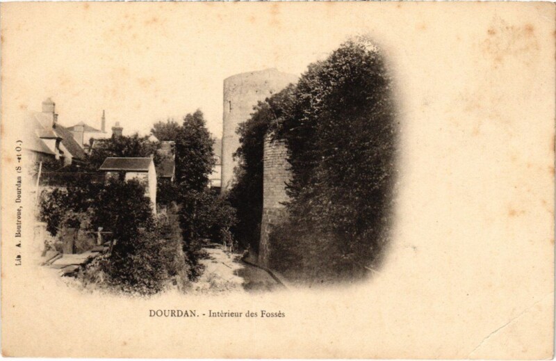 Carte postale ancienne Dourdan Interieur des Fosses France à Dourdan