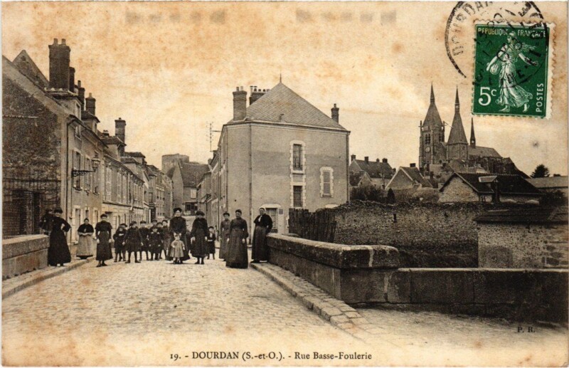 Carte postale ancienne Dourdan Rue Basse Foulerie France à Dourdan