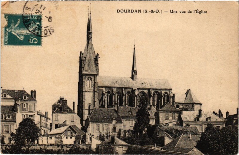 Carte postale ancienne Dourdan Une vue de l'Eglise France à Dourdan