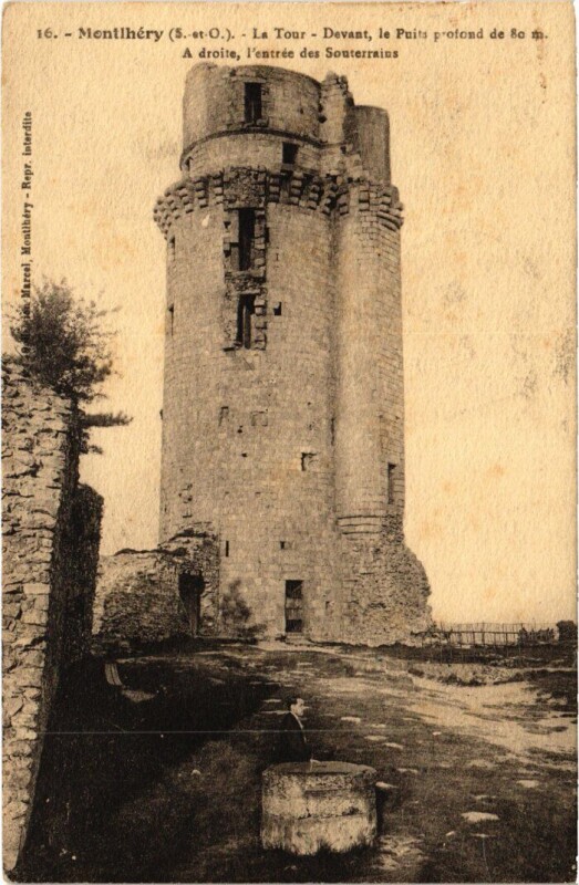 Carte postale ancienne Montlhery La Tour Devant le Puits France