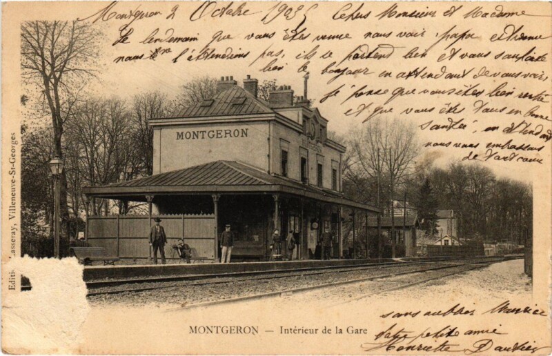 Carte postale ancienne Montgeron Interieur de la Gare France à Montgeron