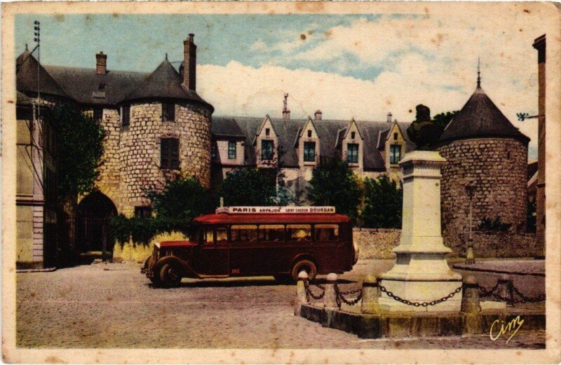 Carte postale ancienne Dourdan Place du Marche et Chateau Historique France à Dourdan