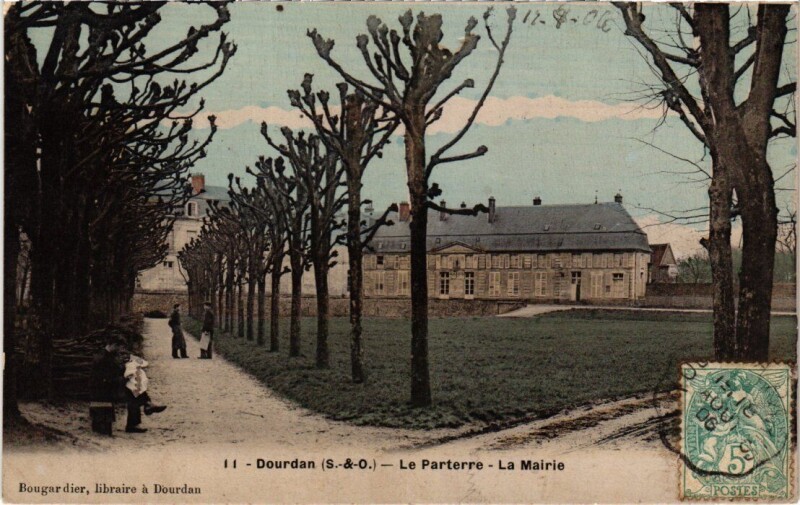 Carte postale ancienne Dourdan Le Parterre, La Mairie France à Dourdan