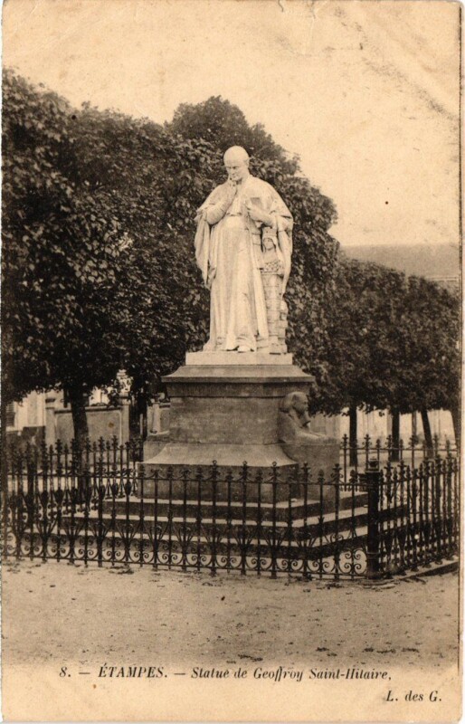 Carte postale ancienne Etampes Statue de Geoffroy Saint-Hilaire France à Saint-Hilaire