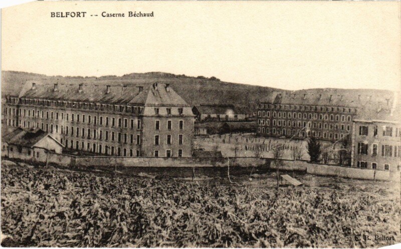 Carte postale ancienne Belfort Caserne Bechaud à Belfort