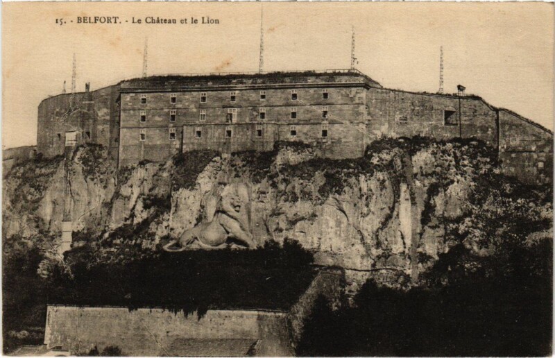 Carte postale ancienne Belfort Le Chateau et le Lion à Belfort