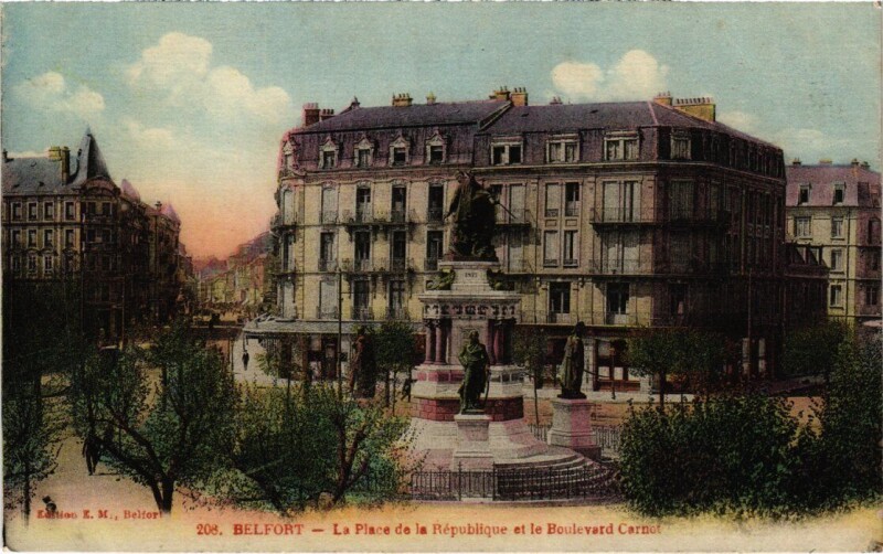 Carte postale ancienne Belfort Place de la Republique à Belfort