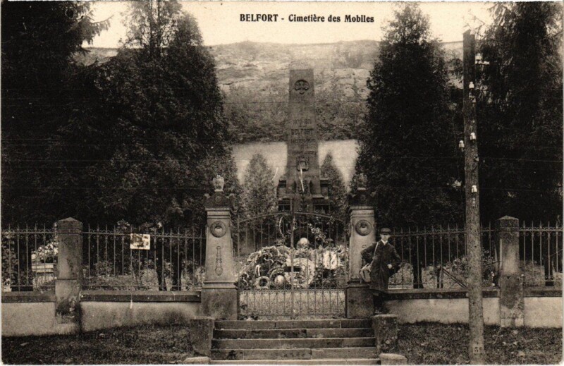 Carte postale ancienne Belfort Cimetiere des Mobiles à Belfort
