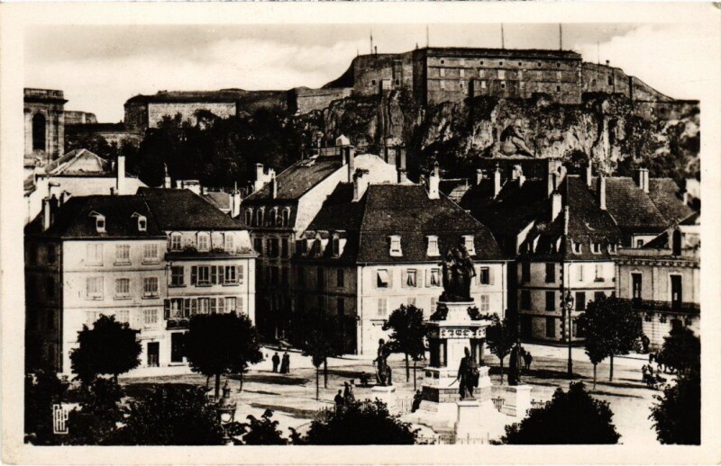 Carte postale ancienne Belfort Place de la Republique à Belfort