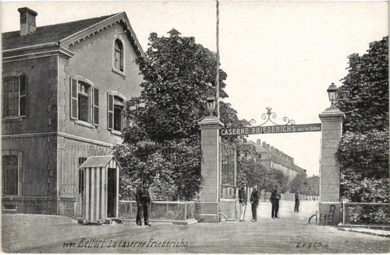 Carte postale ancienne Belfort Caserne Friederichs à Belfort