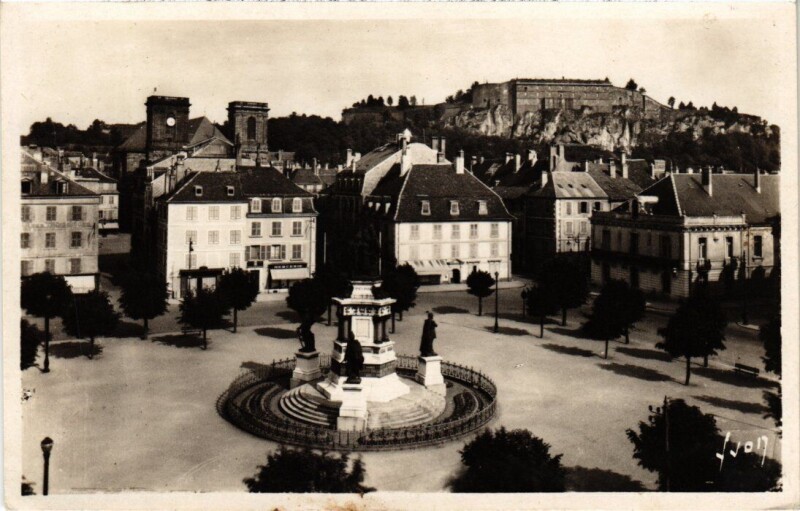 Carte postale ancienne Belfort Place de la Republique à Belfort