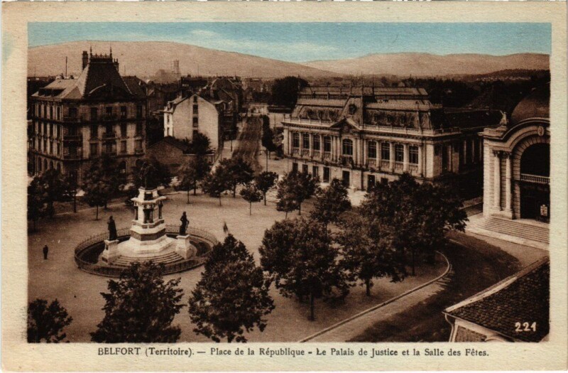 Carte postale ancienne Belfort Place de la Republique à Belfort