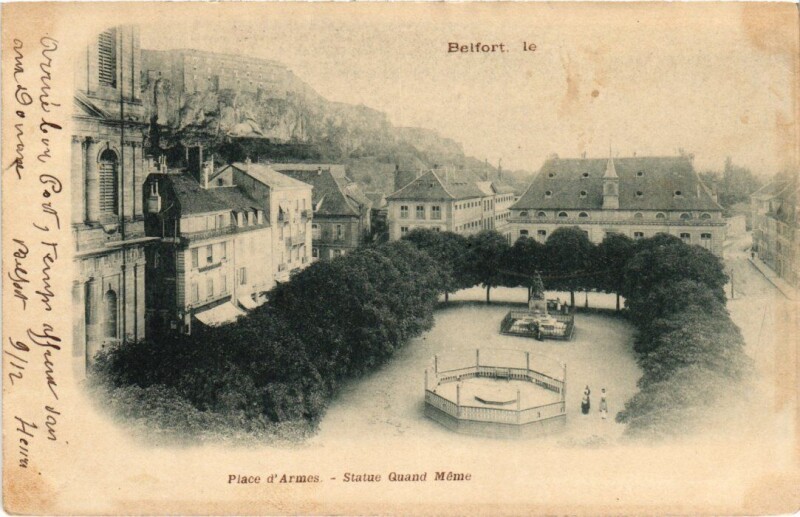 Carte postale ancienne Belfort Place d'Armes Statue Quand Meme à Belfort