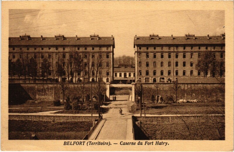 Carte postale ancienne Belfort Caserne du Fort Hatry à Belfort