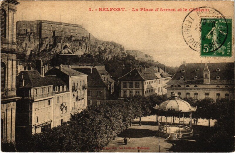 Carte postale ancienne Belfort Place d'Armes à Belfort