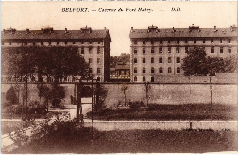 Carte postale ancienne Belfort Caserne du Fort Hatry à Belfort