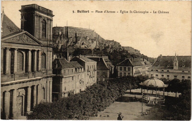 Carte postale ancienne Belfort Place d'Armes à Belfort