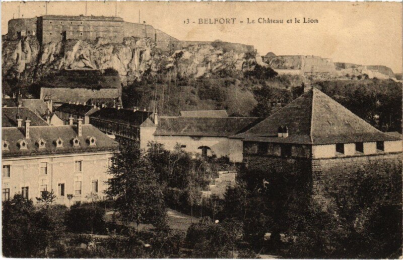 Carte postale ancienne Belfort Le Lion et le Chateau à Belfort